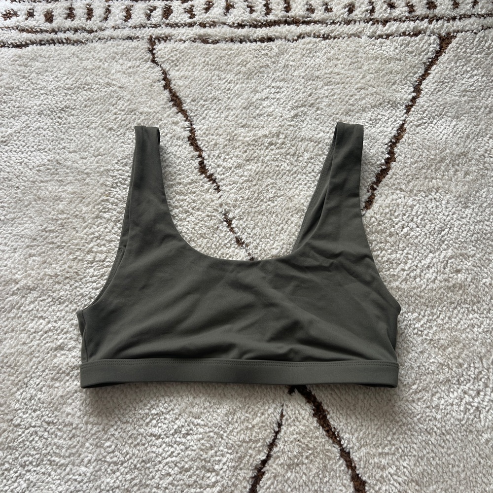 Fabletics Lola low impact sports bra - Olive Green Scoop Neck Sports Bra Medium